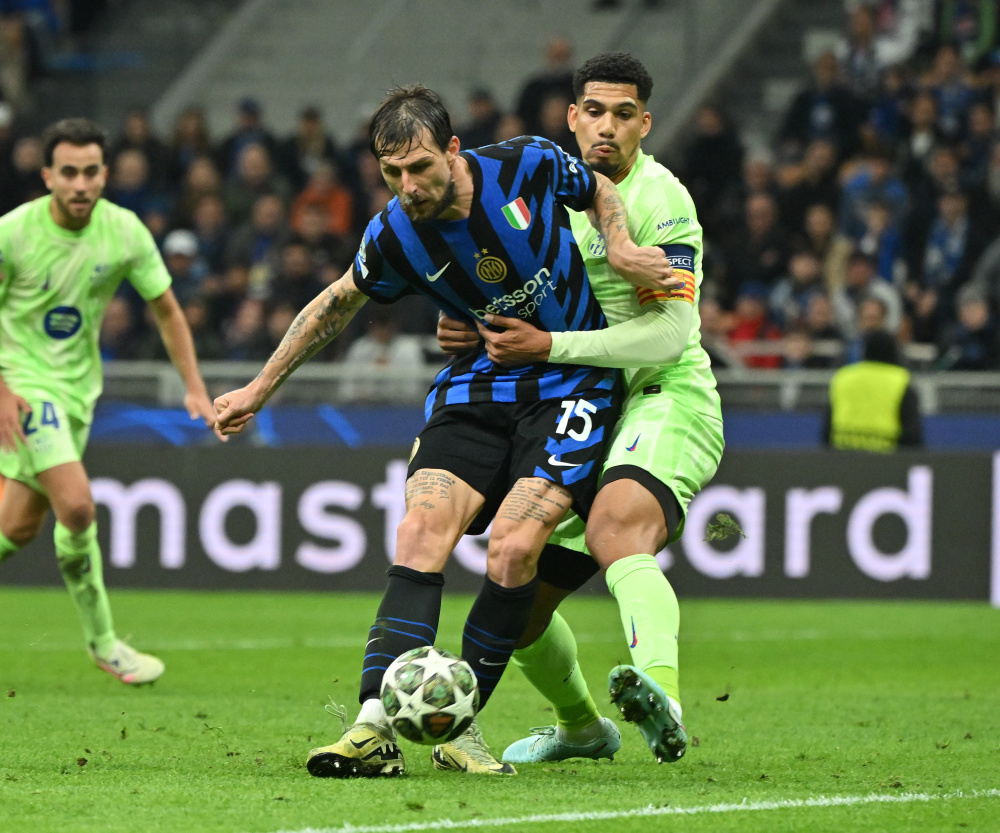 波兰主帅惊叹莱万职业精神：罗纳尔迪尼奥都不敢这样活（波兰主帅称赞莱万职业自律：小罗都不敢如此生活）