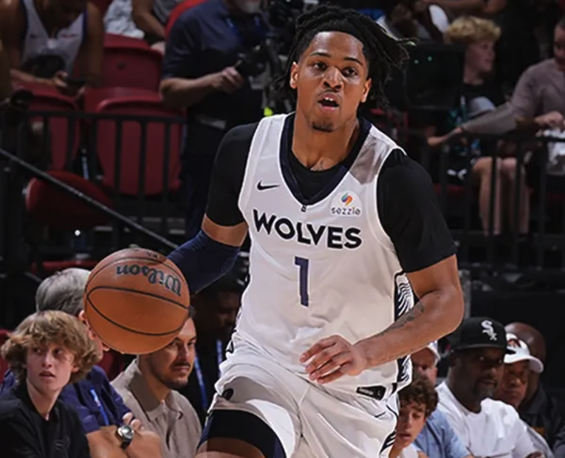 梅西一年造进球74个！三大MVP！快踢满全场还能边线一过四！（梅西年度造74球揽三项MVP，几乎每场打满还上演边线连过四人）