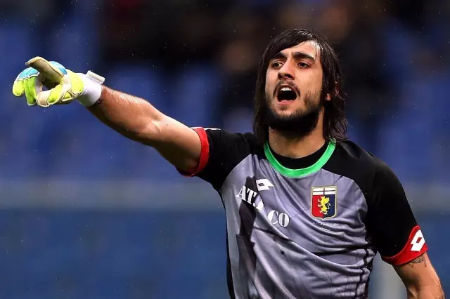 中超赛场争议判罚：VAR判罚引发热议,（中超赛场再起争议：VAR判罚掀起热议）