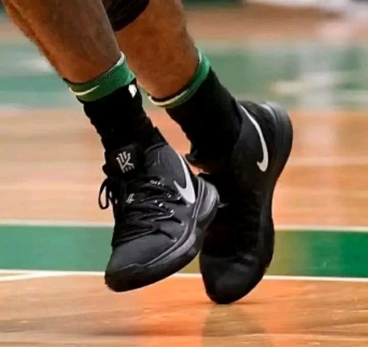 中超赛季刚落幕，武汉三镇却遭遇重磅打击，明年保级形势堪忧（中超谢幕之时，武汉三镇遭重创，来季保级前景不容乐观）