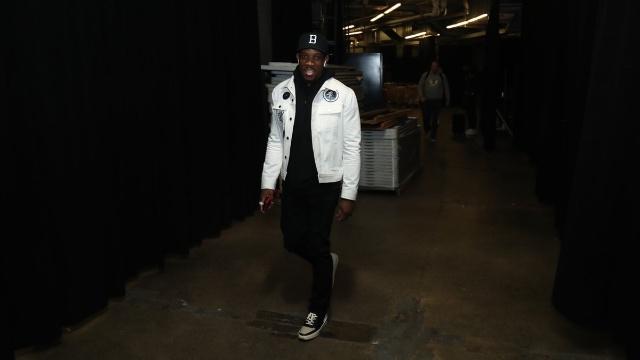 早报：拜仁的四线一十六胜，在我的肩膀上扛着！（晨报：拜仁四线齐进豪取16连胜，一切都扛在我肩上！）