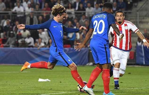 反对家暴，克雷莫内塞球衣背后印的是与球员关系密切女性名字（反家暴行动：克雷莫内塞球衣背后印与球员最亲近女性姓名）