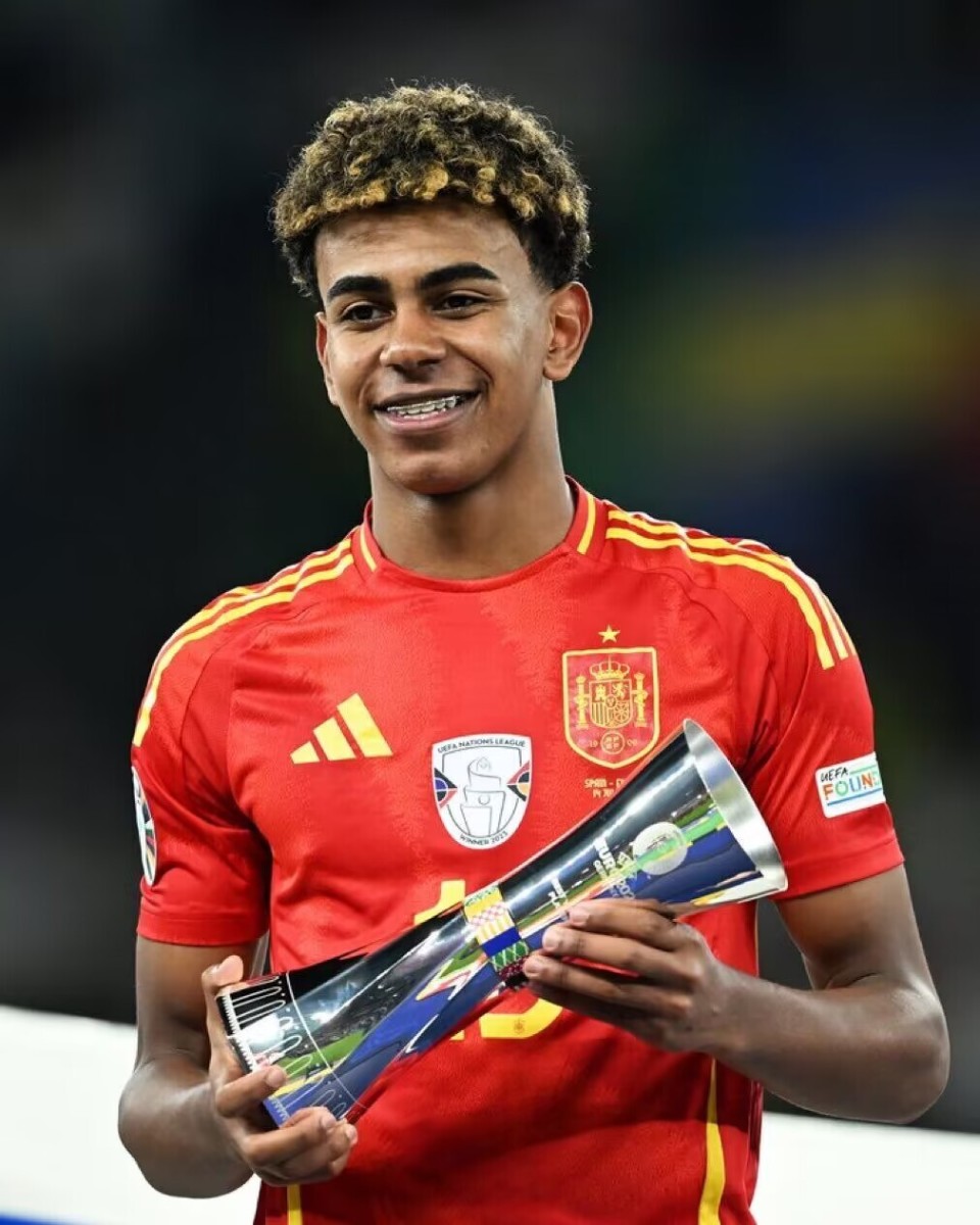 詹姆斯关键助攻锁定胜利（詹姆斯致命传球终结悬念）