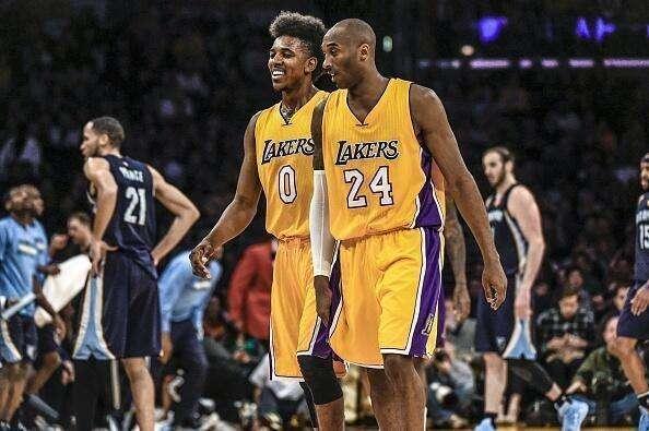 关键球打成后教练激动怒吼（关键球命中，主帅激动怒吼）