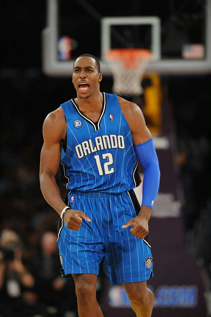 早报：拜仁的四线一十六胜，在我的肩膀上扛着！（晨报：拜仁四线齐进豪取16连胜，一切都扛在我肩上！）