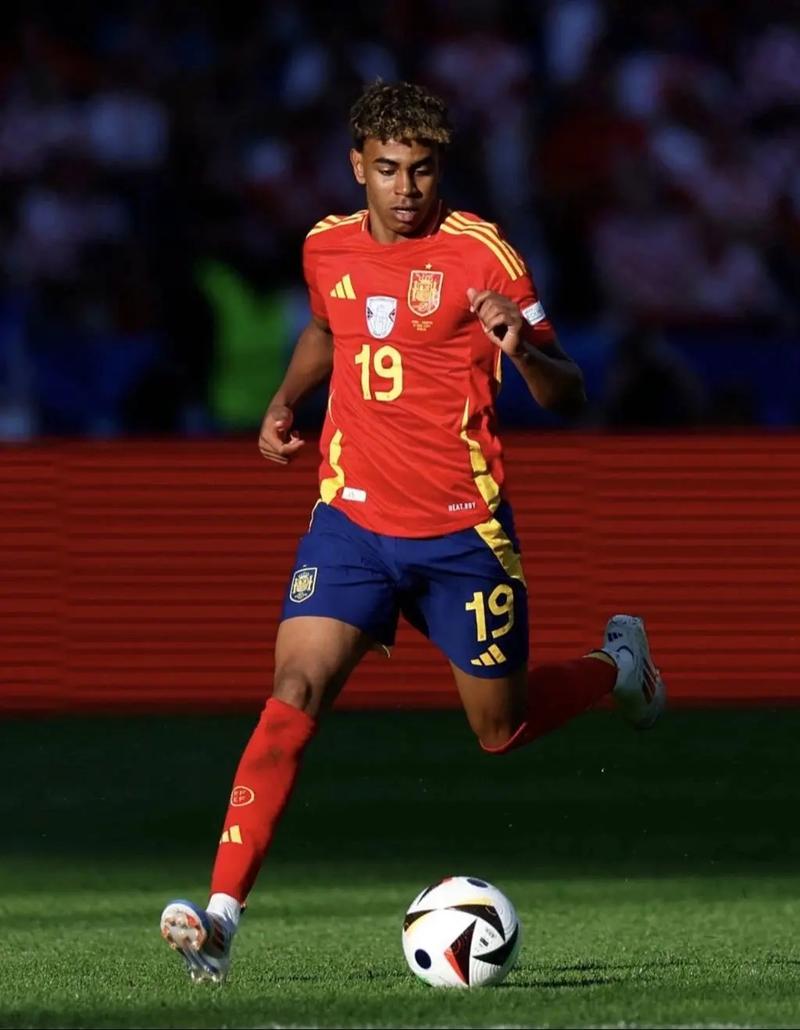 全尤文：巴萨对DV9很感兴趣，热刺、切尔西和拜仁也在关注情况（巴萨对DV9兴趣浓厚，热刺、切尔西、拜仁亦在跟进）