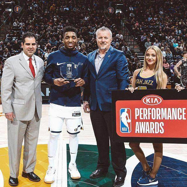 欧冠积分榜分析：小组晋级形势紧张,（欧冠形势解读：小组出线争夺白热化）