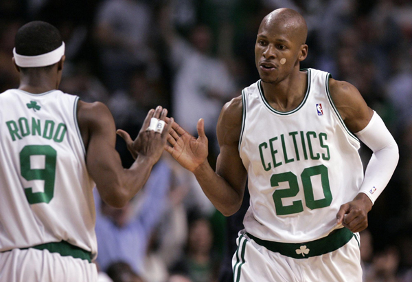 半场战报：都灵1-1科莫，弗拉希奇点射，阿达伊建功（半场比分：都灵1-1科莫，弗拉希奇点球命中，阿达伊破门）